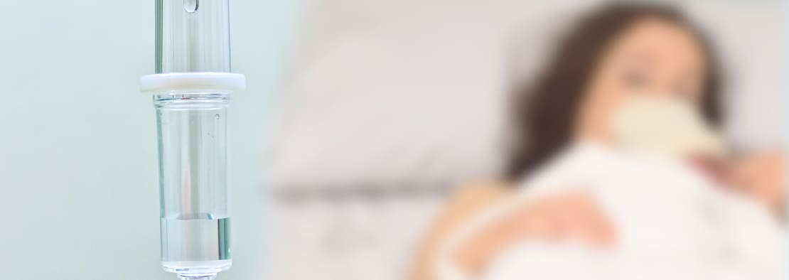 Капельница в палате у пациента